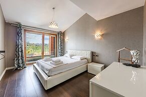 Tranquility Villa With Pool Private Garden BBQ