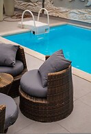 Tranquility Villa With Pool Private Garden BBQ