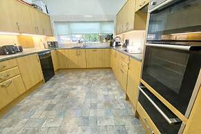 3 Bed Bungalow With Large Garden & BBQ