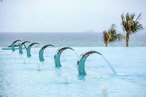 THE ARENA CAM RANH