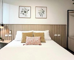 Reset Hotel Coworking Cafe