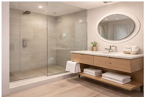 Royal Upscale Hotel