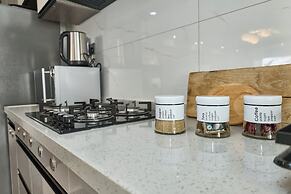 Nari By Edmor Suites