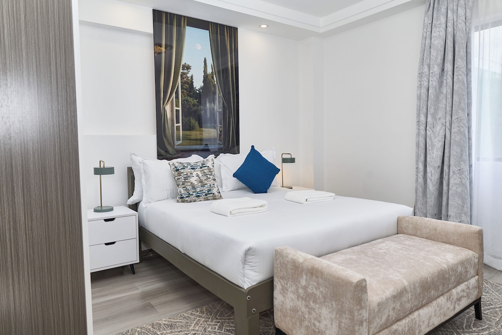 Nari By Edmor Suites