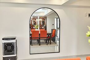 Nari By Edmor Suites