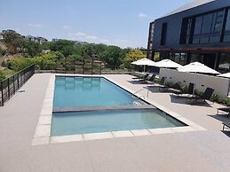 Amazing 1BR With River View in Waterfall-midrand