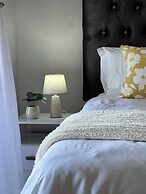 Amazing 1BR With River View in Waterfall-midrand