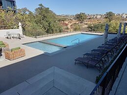 Amazing 1BR With River View in Waterfall-midrand