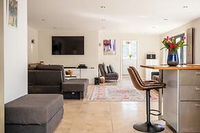 Stunning 1 BD Home in Worcestershire