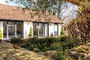 Stunning 1 BD Home in Worcestershire