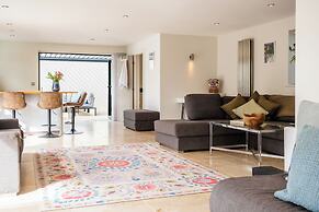 Stunning 1 BD Home in Worcestershire