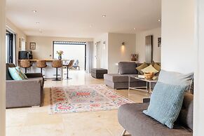 Stunning 1 BD Home in Worcestershire