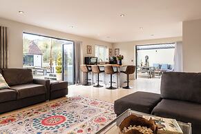 Stunning 1 BD Home in Worcestershire