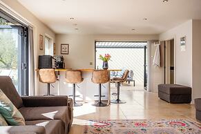 Stunning 1 BD Home in Worcestershire
