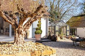 Stunning 1 BD Home in Worcestershire