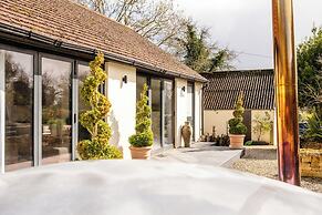 Stunning 1 BD Home in Worcestershire