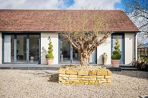 Stunning 1 BD Home in Worcestershire