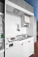 SILK COURT 402