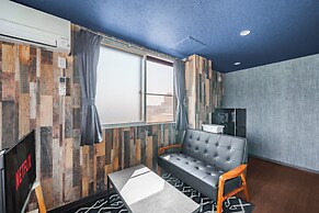 SILK COURT 402