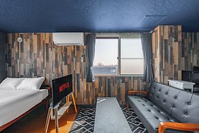 SILK COURT 402