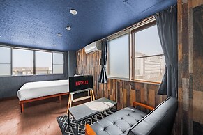 SILK COURT 402