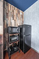SILK COURT 402