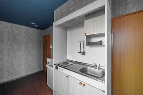 SILK COURT 402