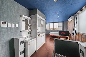 SILK COURT 402