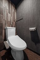 SILK COURT 402