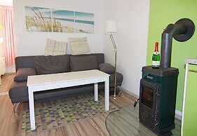 Ferienhaus mit Kamin am Achterwasser in Lutow