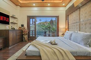 ELIVAAS Aaram Bagh 4 BHK Escape