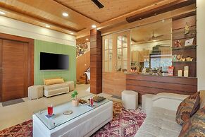 ELIVAAS Aaram Bagh 4 BHK Escape