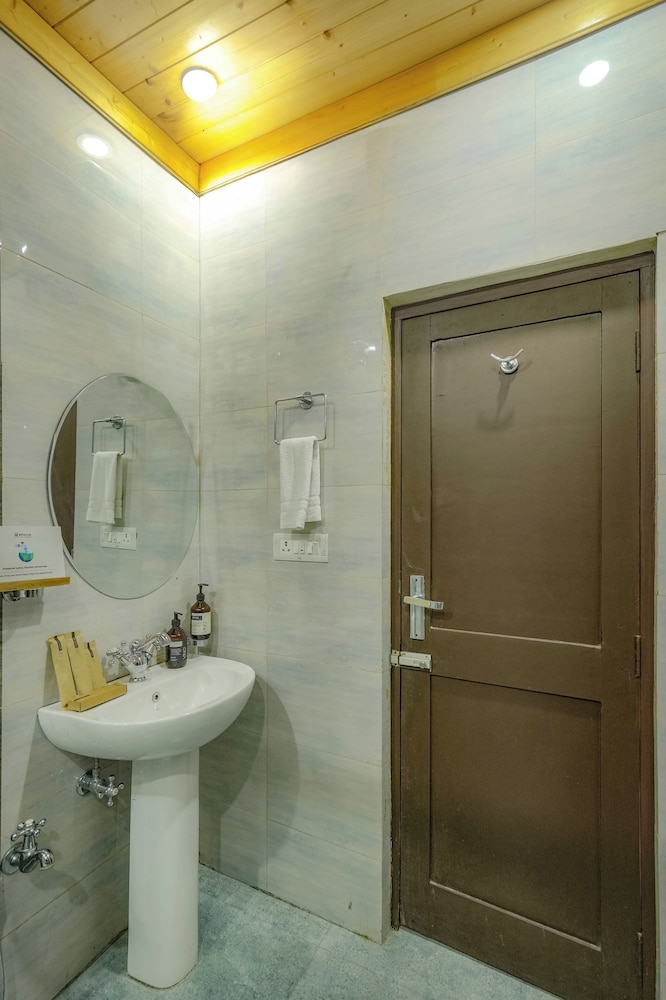 ELIVAAS Aaram Bagh 4 BHK Escape