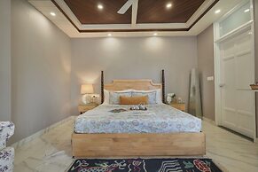 ELIVAAS Aaram Bagh 4 BHK Escape
