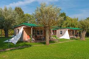 Ferienhaus mit Kamin am Achterwasser in Lutow