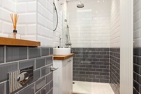 Stylish West End 1-Bed - Prime Location