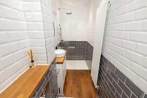 Stylish West End 1-Bed - Prime Location