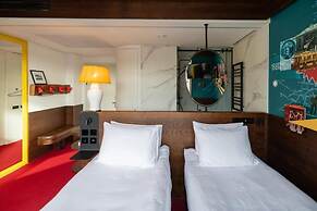 FEST hotel. Rynok Square