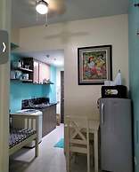 Charming Condo With Private Pool in Las Piñas, Philippines