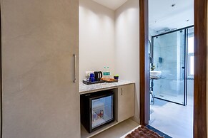 Anu Plaza-5Mins from Connaught Place