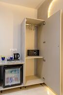Anu Plaza-5Mins from Connaught Place