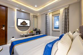 Anu Plaza-5Mins from Connaught Place