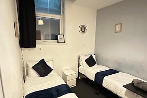 Apartment Sleeps 4 With Parking
