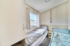 Sleeps 8 - Communal Spa Access - Parking
