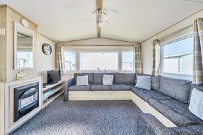 Sleeps 8 - Communal Spa Access - Parking