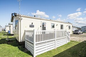 Sleeps 8 - Communal Spa Access - Parking