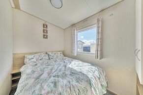 Sleeps 8 - Communal Spa Access - Parking