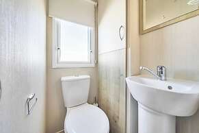 Sleeps 8 - Communal Spa Access - Parking