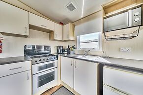Sleeps 8 - Communal Spa Access - Parking