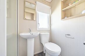 Sleeps 8 - Communal Spa Access - Parking